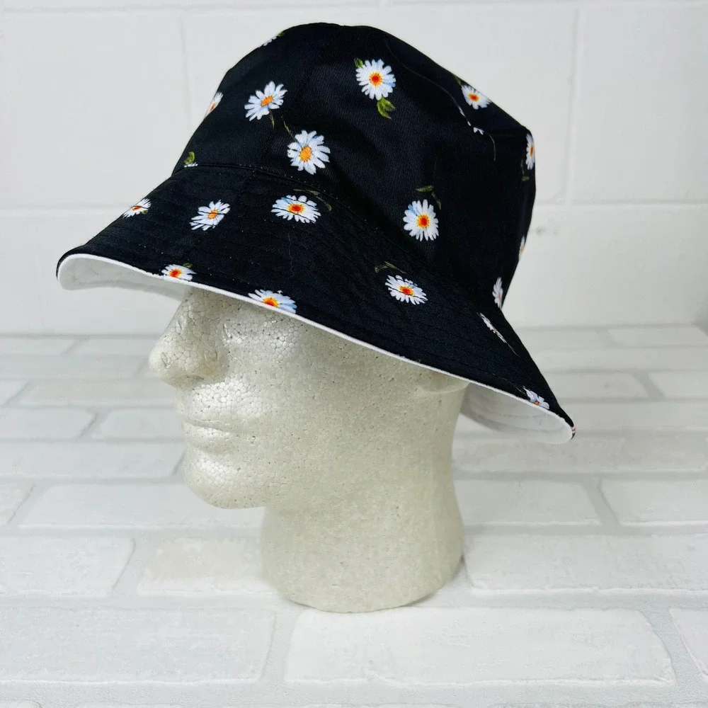 Alice + Olivia Reversible Bucket Hat Black White Daisy Floral Sun Hat